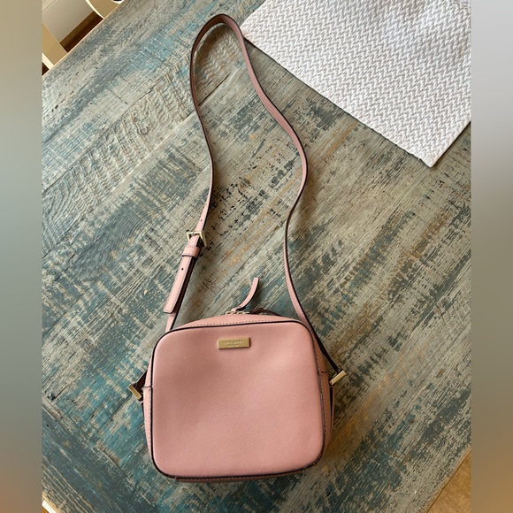 Kate Spade Cross Body Purse Gently Used 18” drop 8” wide 6” height 2.75” depth - Picture 4 of 12